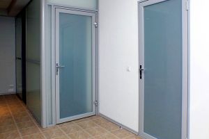 Алюминиевая дверь 45 серии